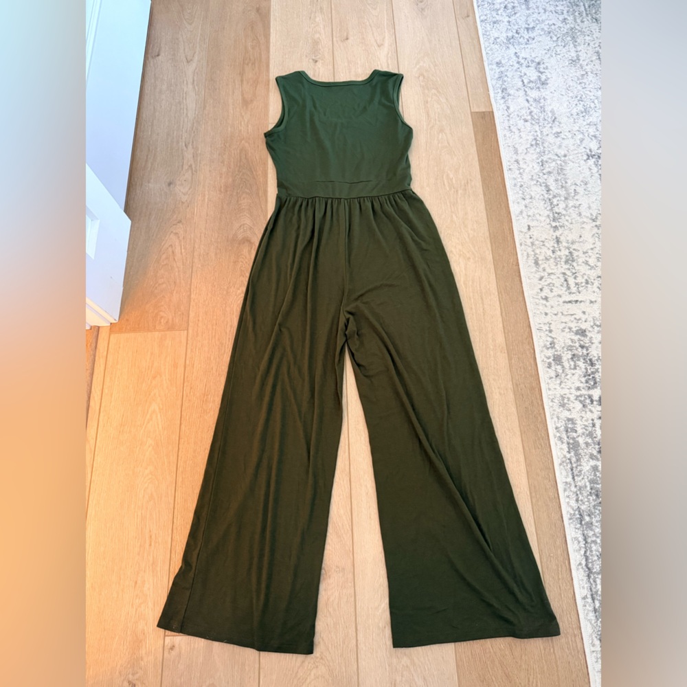 Elegant Olive Green Sleeveless Jumpsuit - Picture 3 of 3